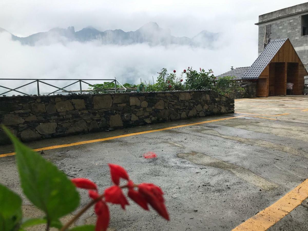 Enshi Grand Canyon Chunlun Farmstay Exterior photo