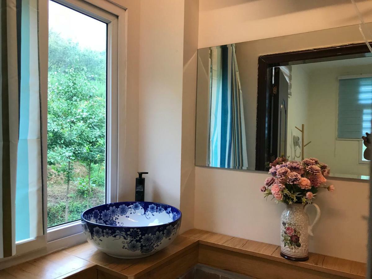 Enshi Grand Canyon Chunlun Farmstay Exterior photo